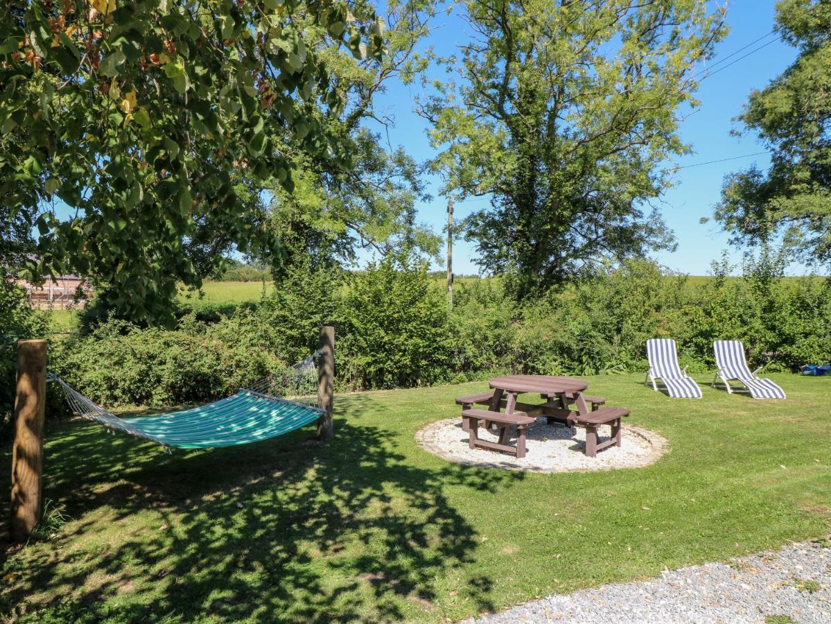 The Den, Bank Top Farm Ашбърн Екстериор снимка